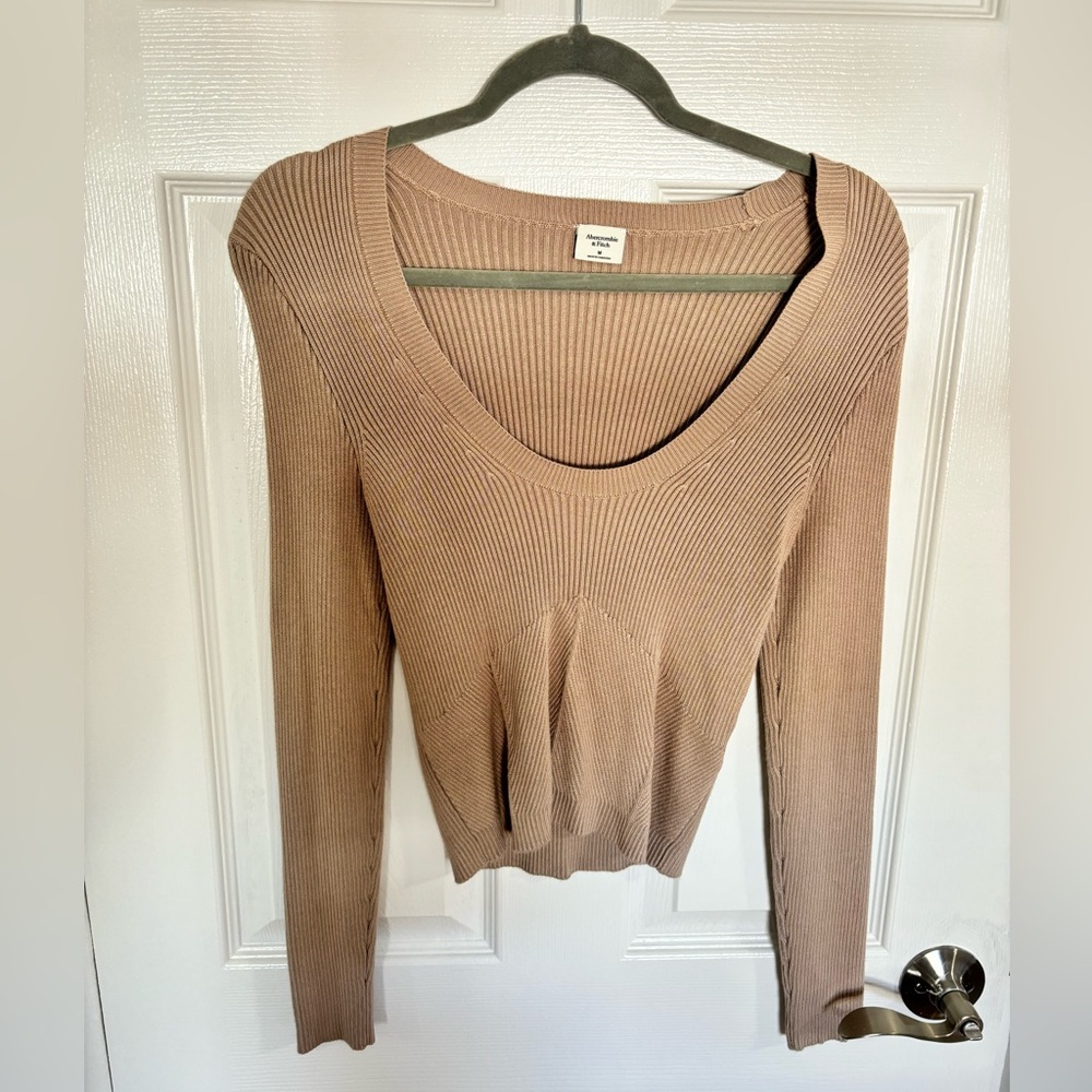Abercrombie & Fitch Long Sleeve Sweater, light brown, Size M, NEW condition